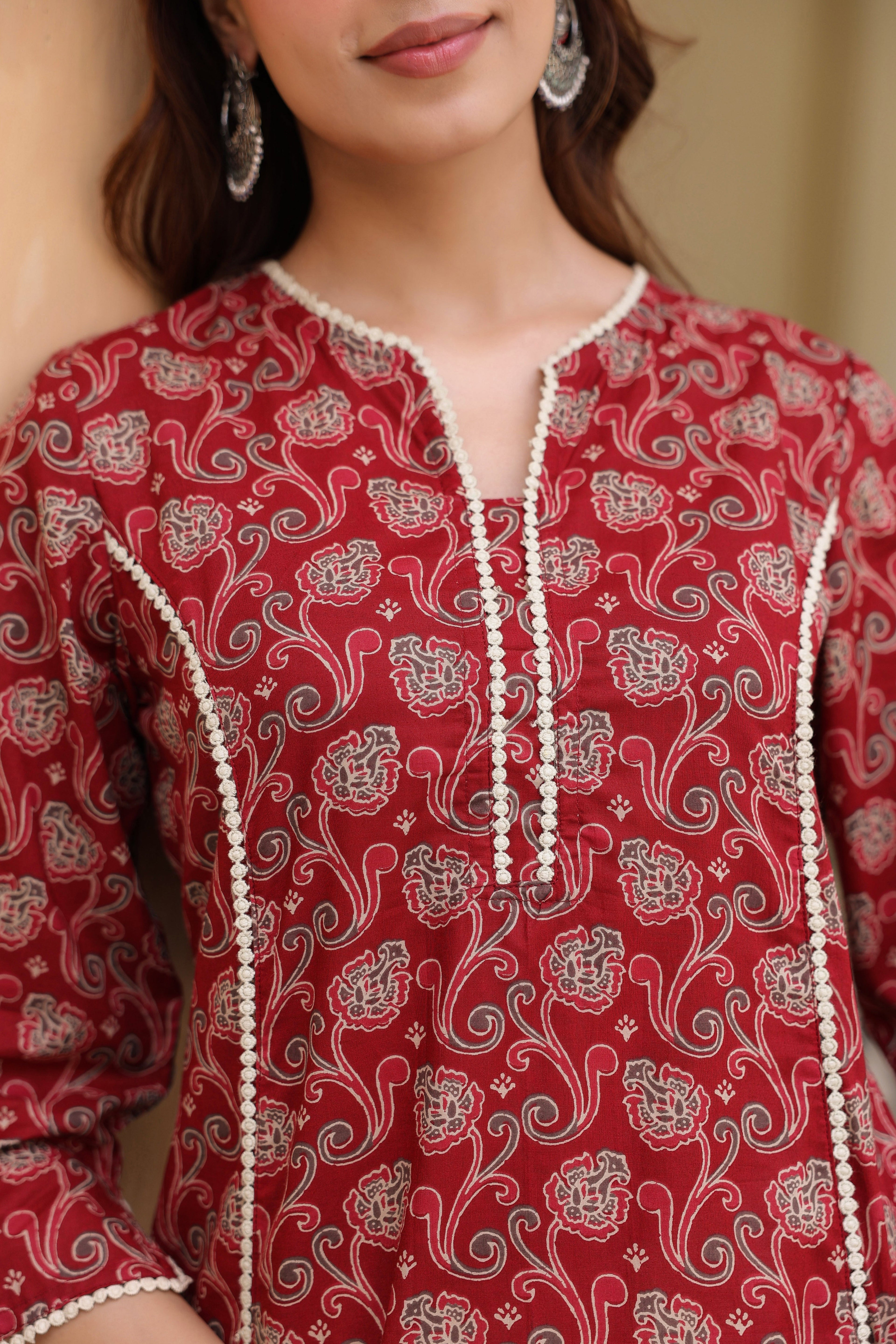 Women Floral Printed Round Neck Pure Cotton Straight Kurta